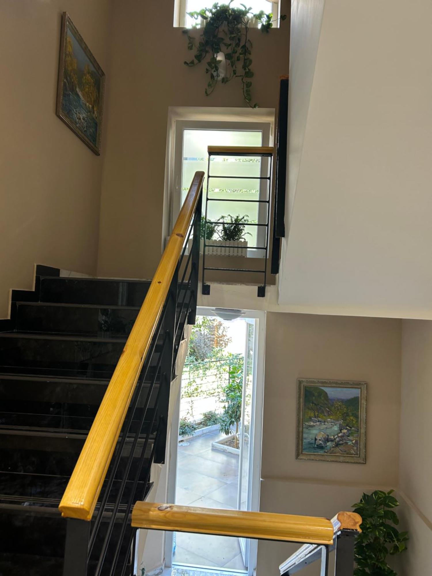 Vila Panto Tiranë Luaran gambar