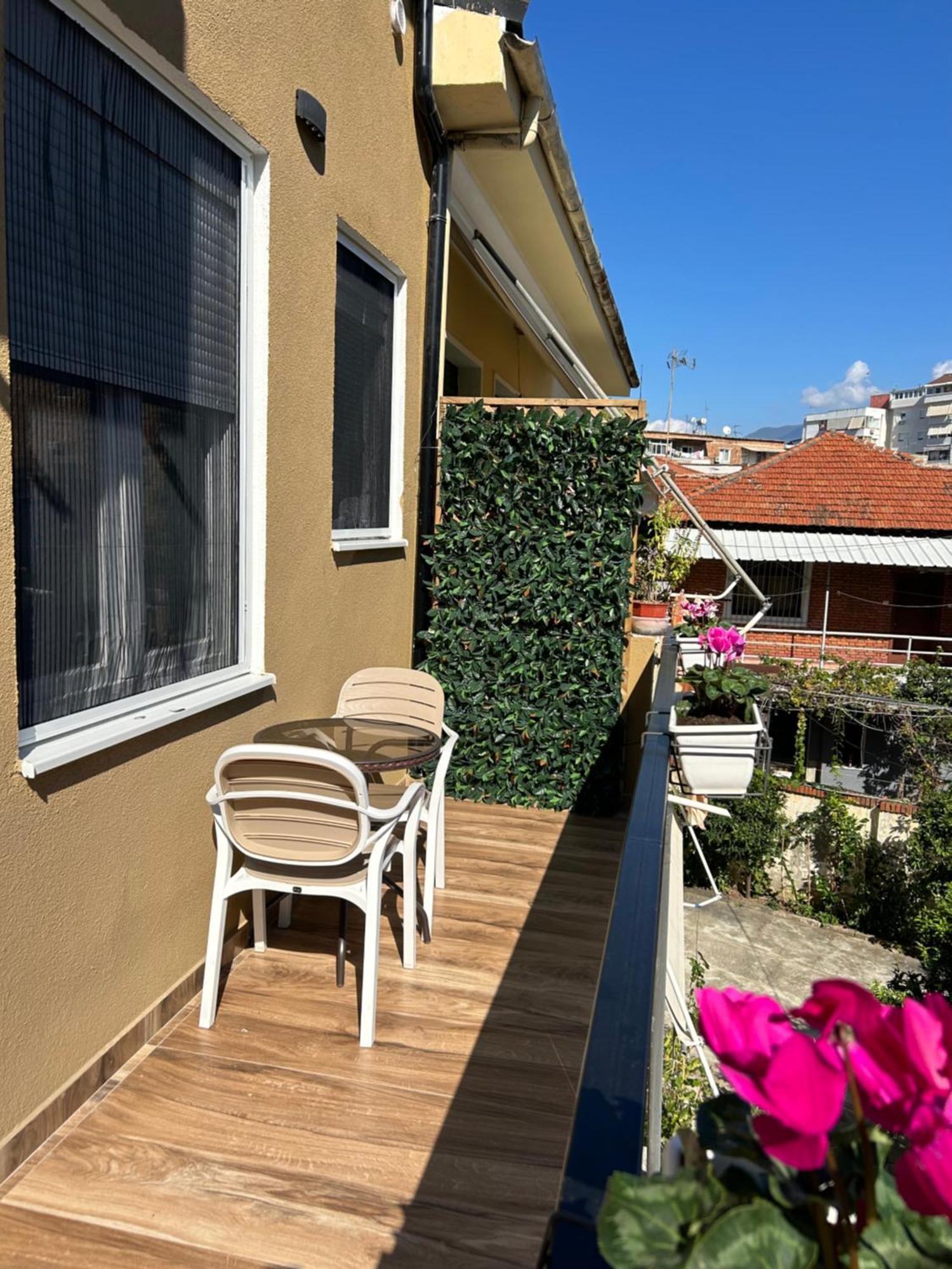 Vila Panto Tiranë Luaran gambar