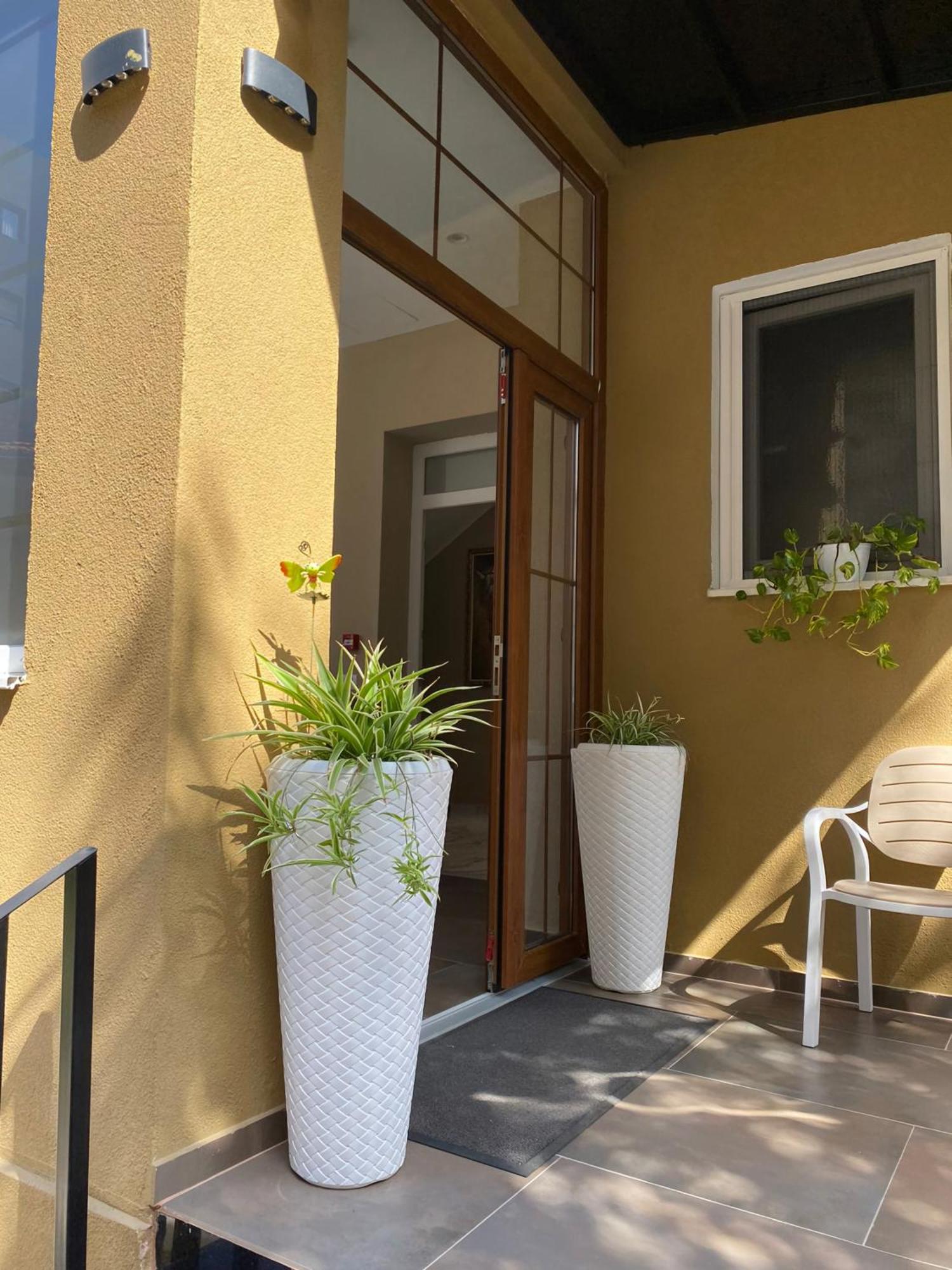 Vila Panto Tiranë Luaran gambar