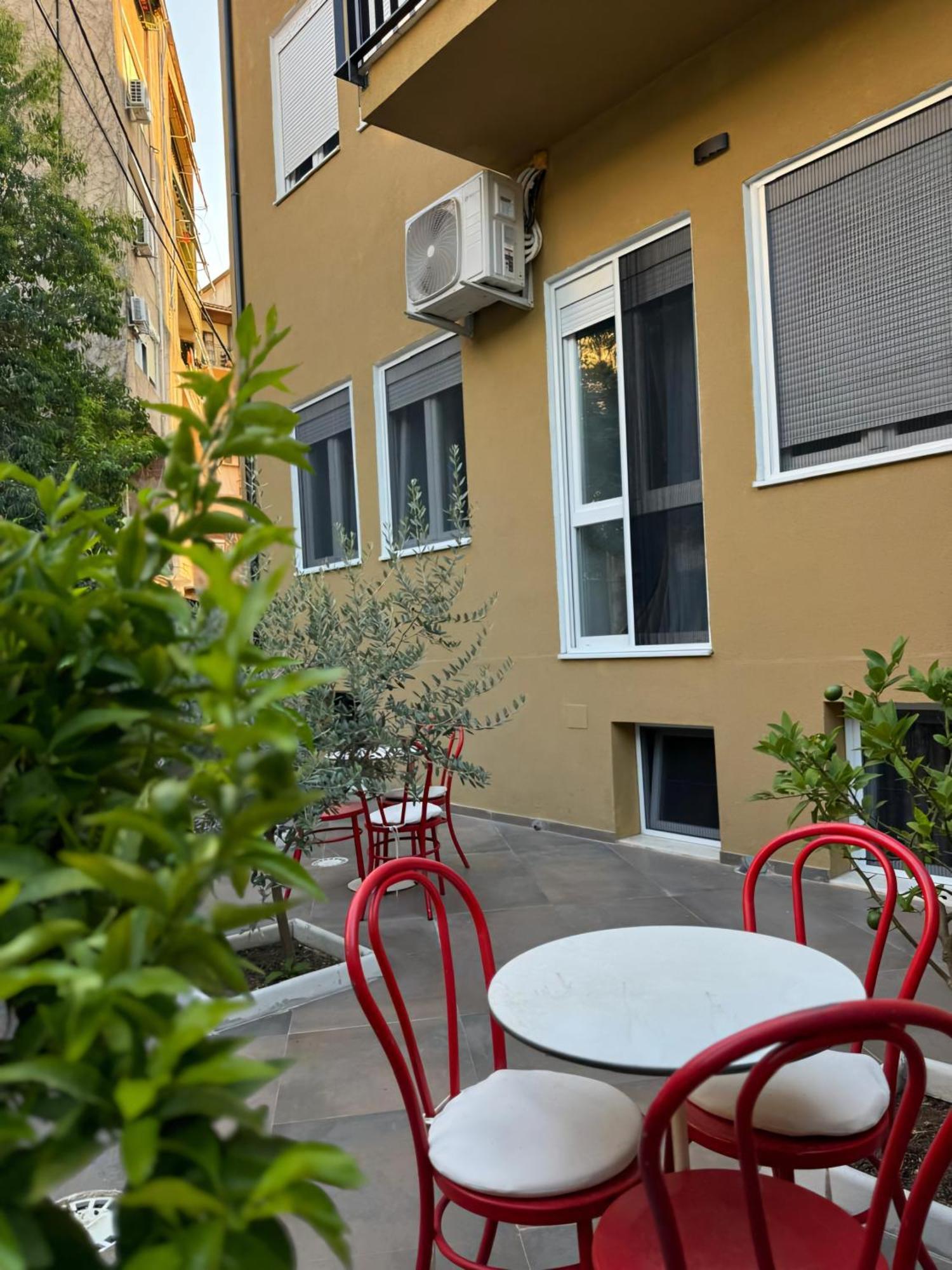 Vila Panto Tiranë Luaran gambar