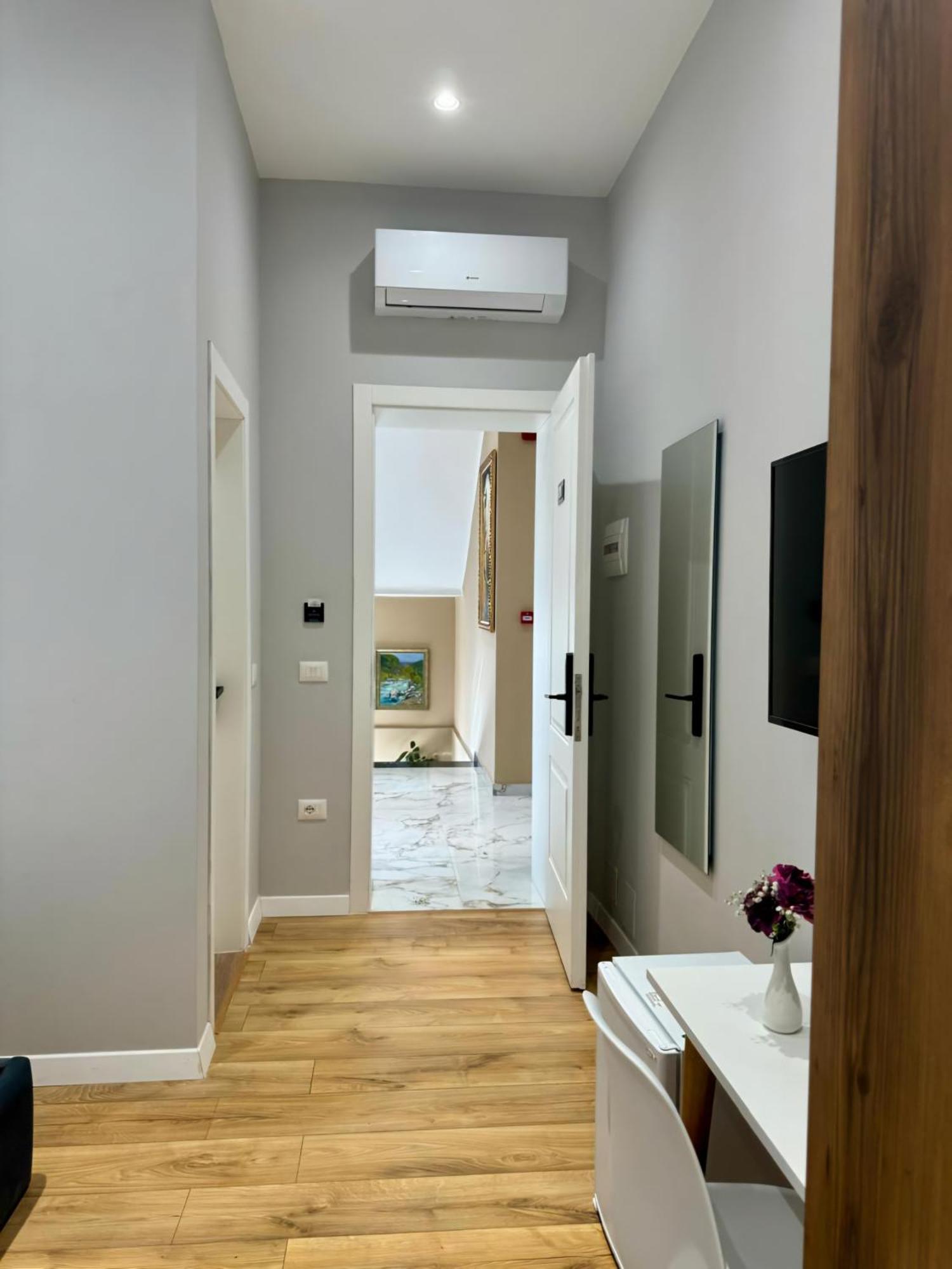Vila Panto Tiranë Luaran gambar