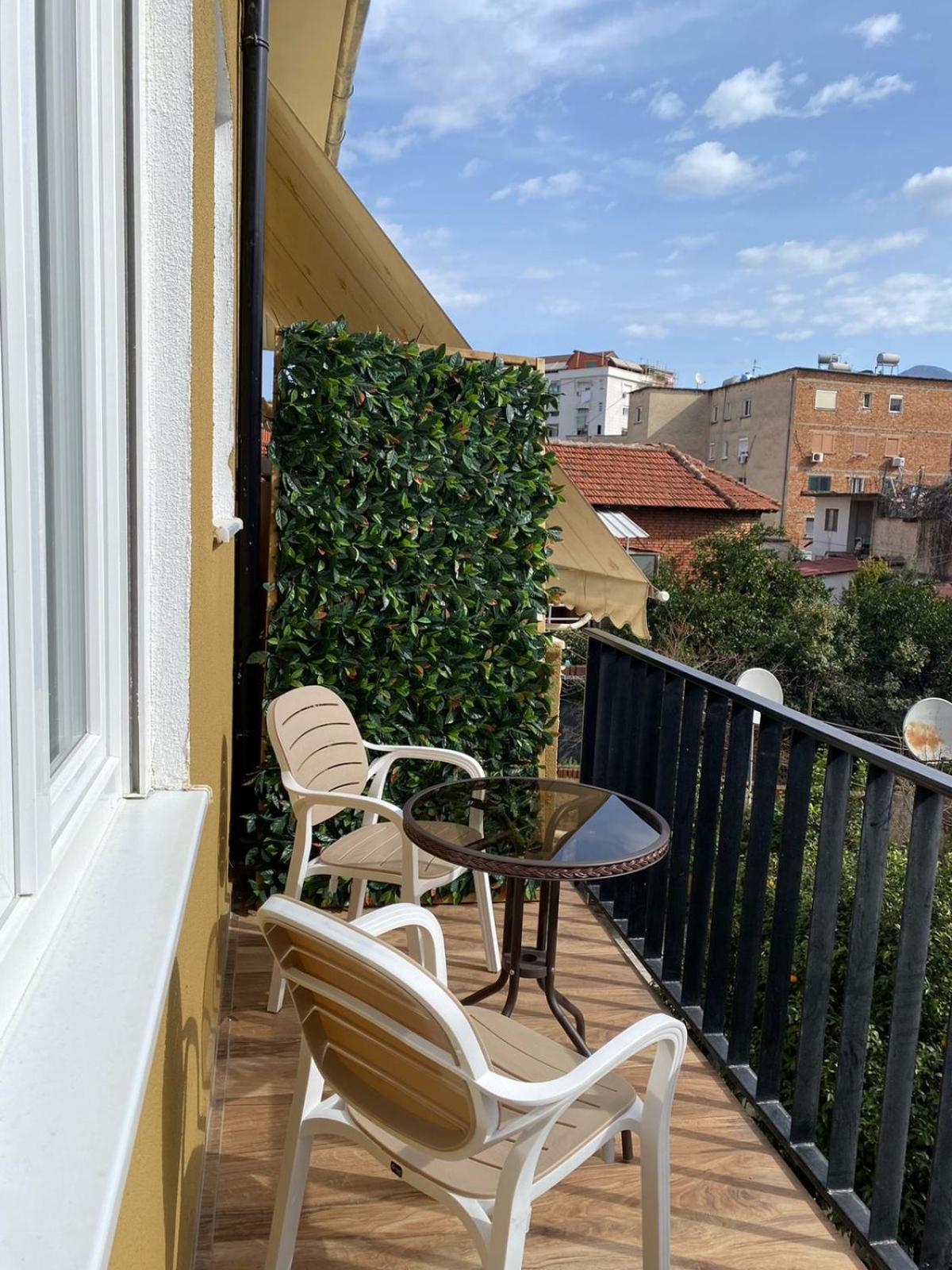 Vila Panto Tiranë Luaran gambar