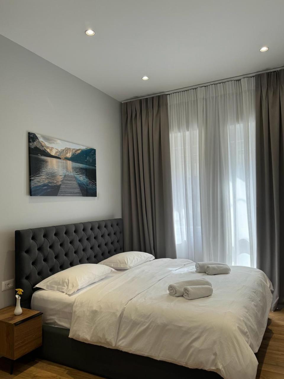 Vila Panto Tiranë Luaran gambar
