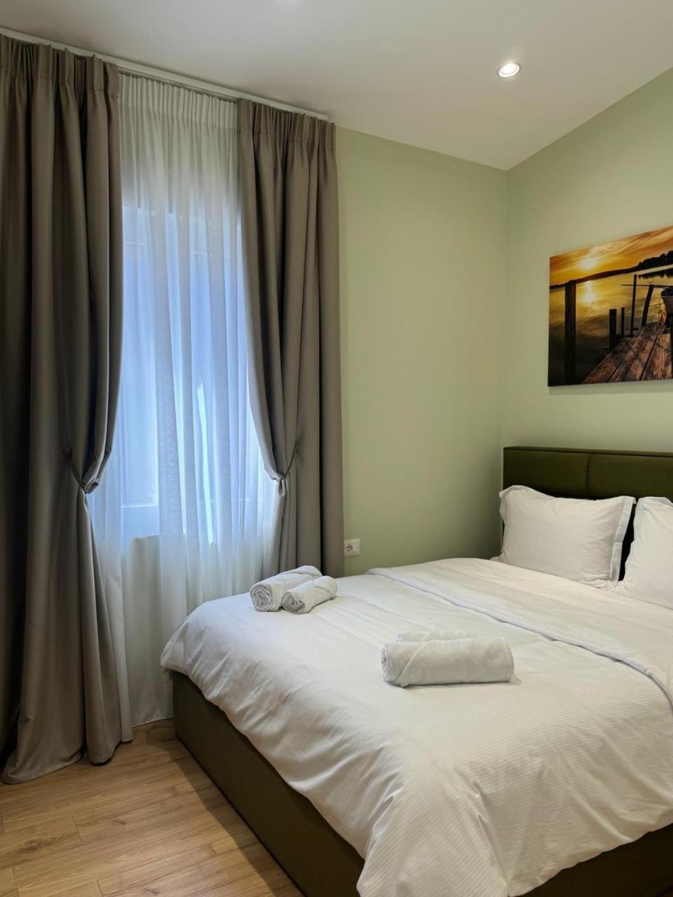 Vila Panto Tiranë Luaran gambar