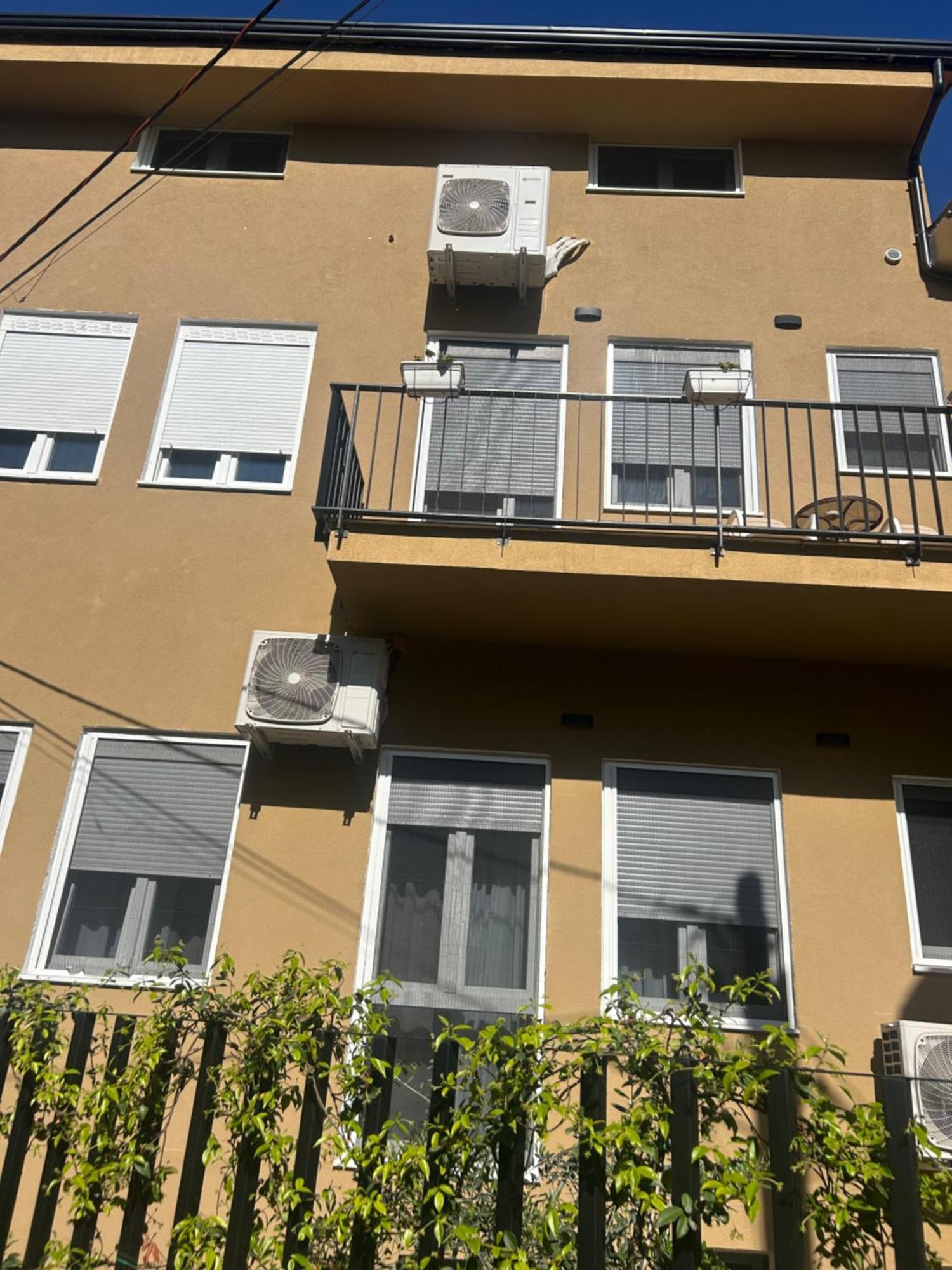 Vila Panto Tiranë Luaran gambar